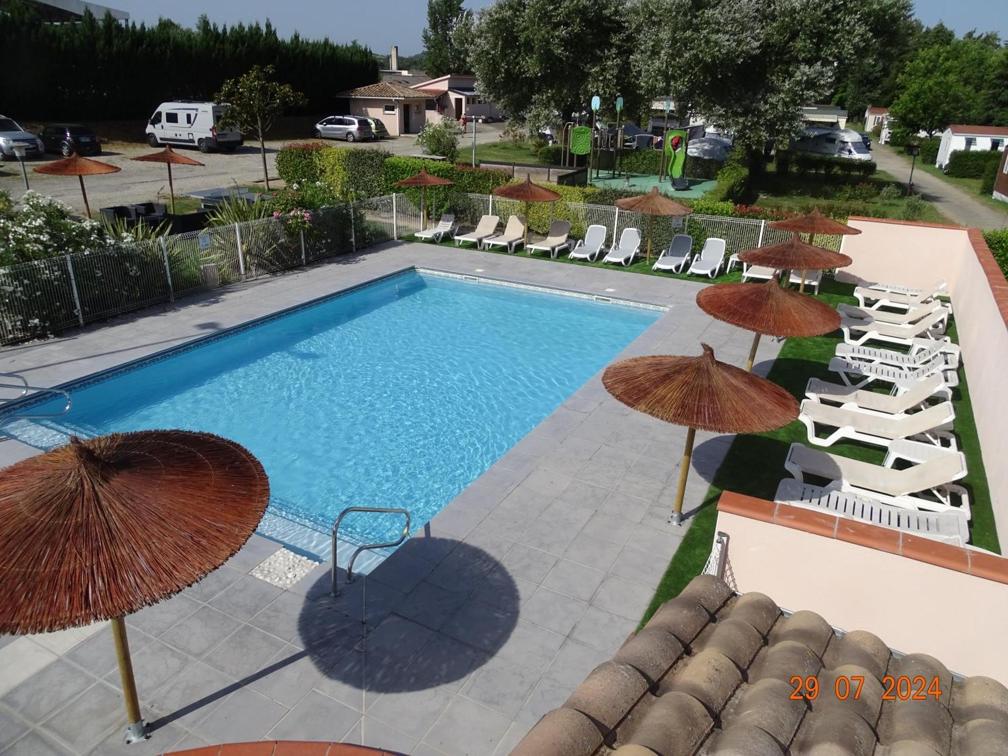 Camping Les Nysades Hotel Mirepoix  Eksteriør billede
