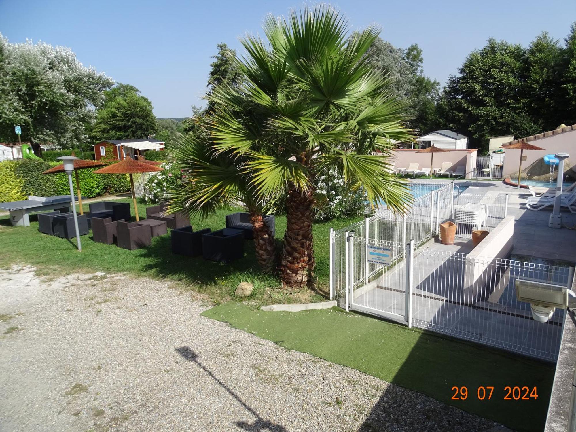 Camping Les Nysades Hotel Mirepoix  Eksteriør billede